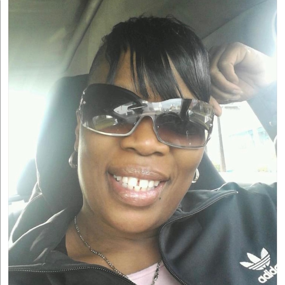 Meet your Posher, Dionne